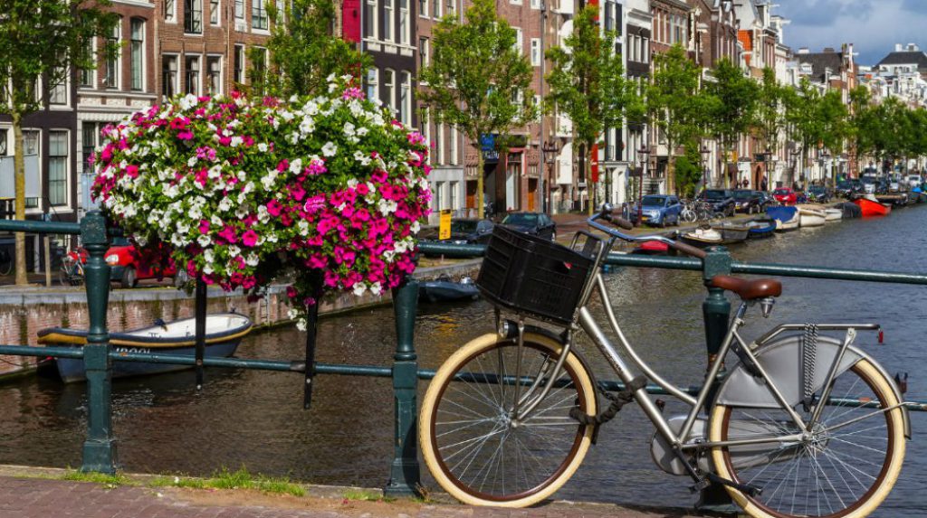 bicycle-canal-amsterdam